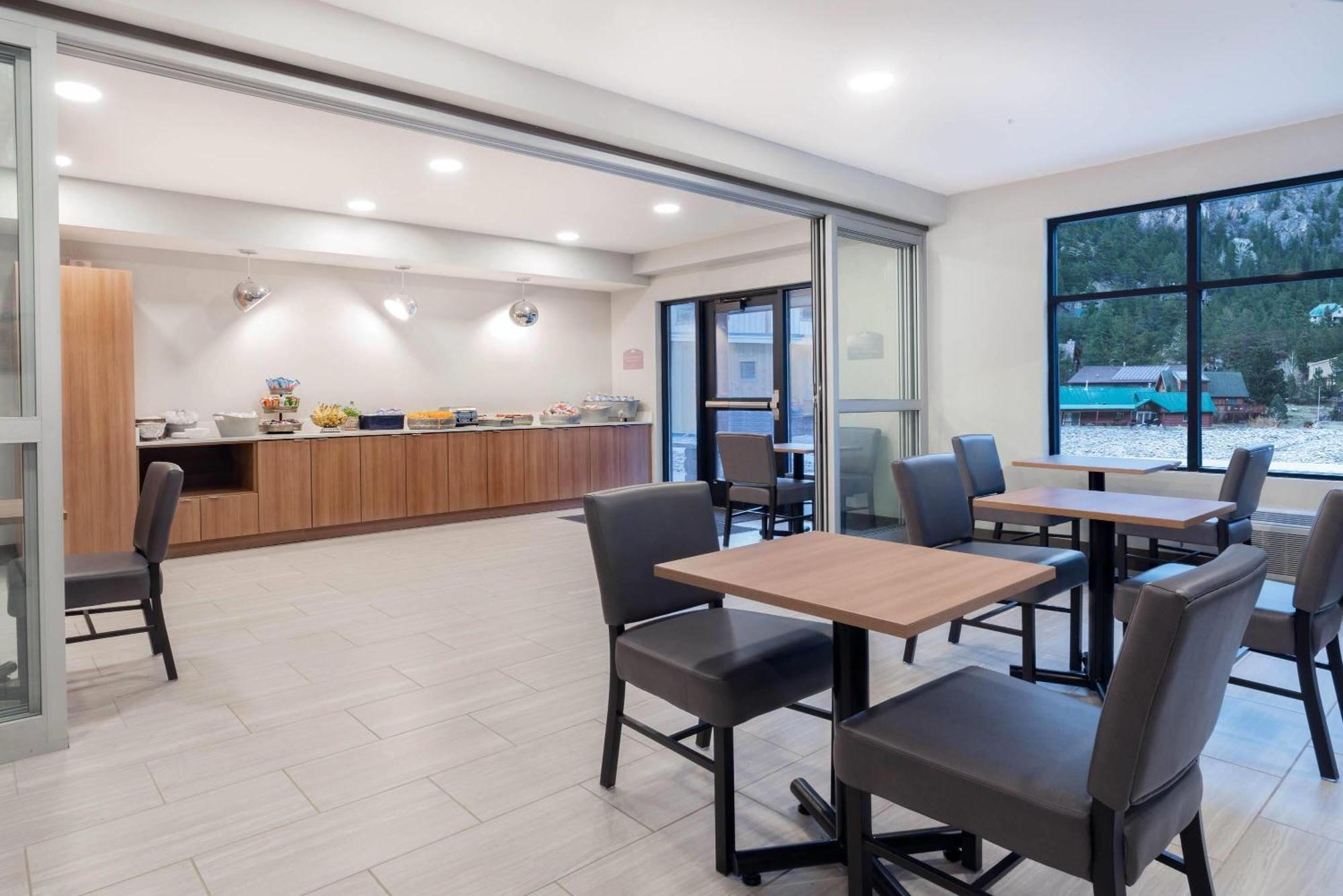 Microtel Inn & Suites By Wyndham Georgetown Lake Εξωτερικό φωτογραφία