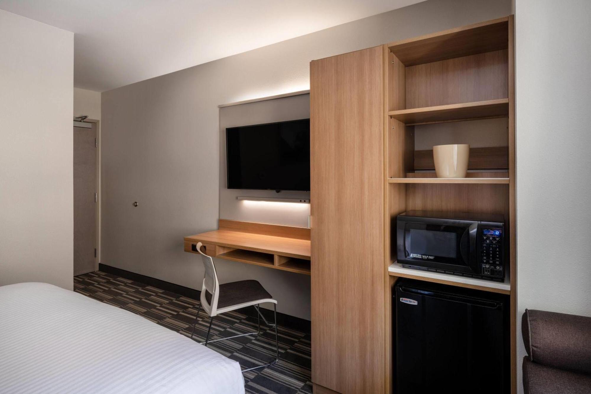 Microtel Inn & Suites By Wyndham Georgetown Lake Εξωτερικό φωτογραφία