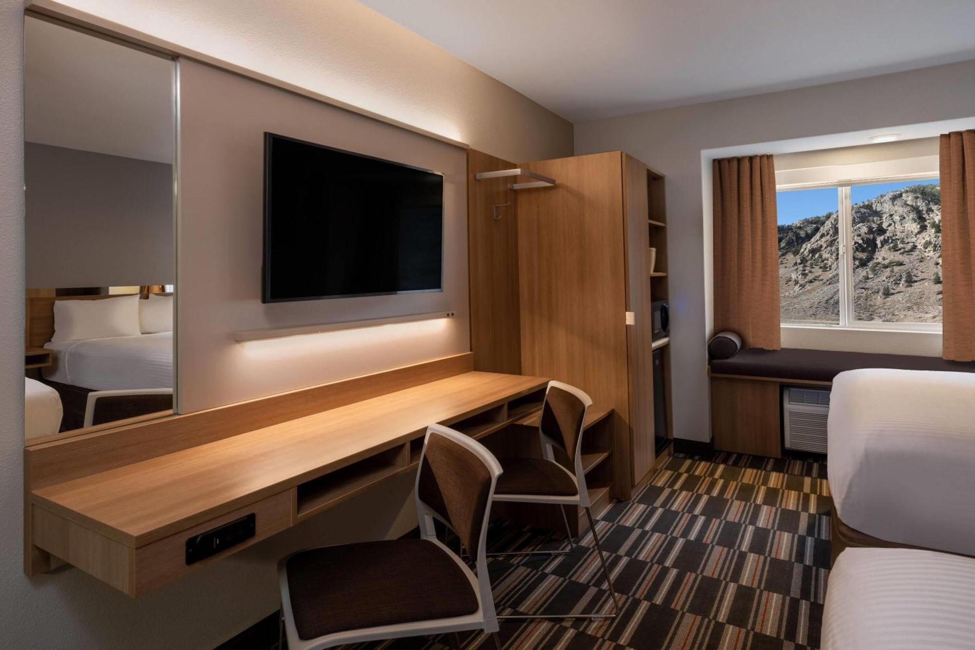 Microtel Inn & Suites By Wyndham Georgetown Lake Εξωτερικό φωτογραφία